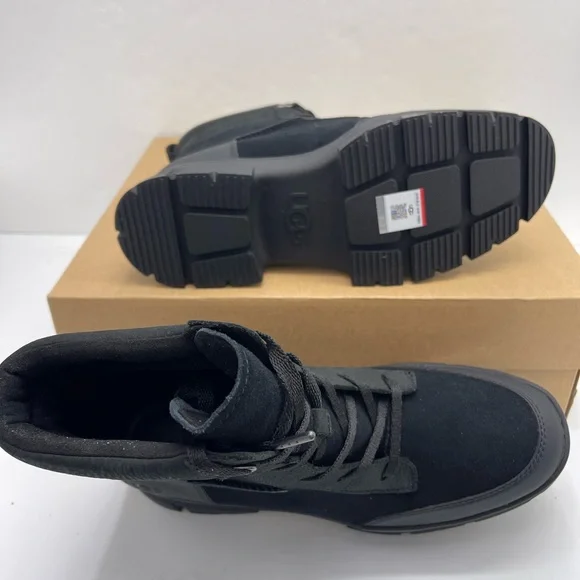 UGG Women's Lace-Up Boot
W / 1174492
W ASHTON WEATHERIZED LACE UP Boots Black - Picture 3 of 16